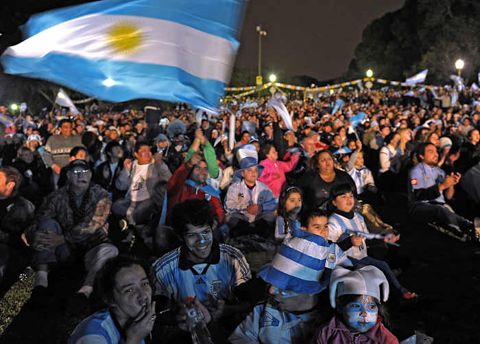 argentina-fans.jpg